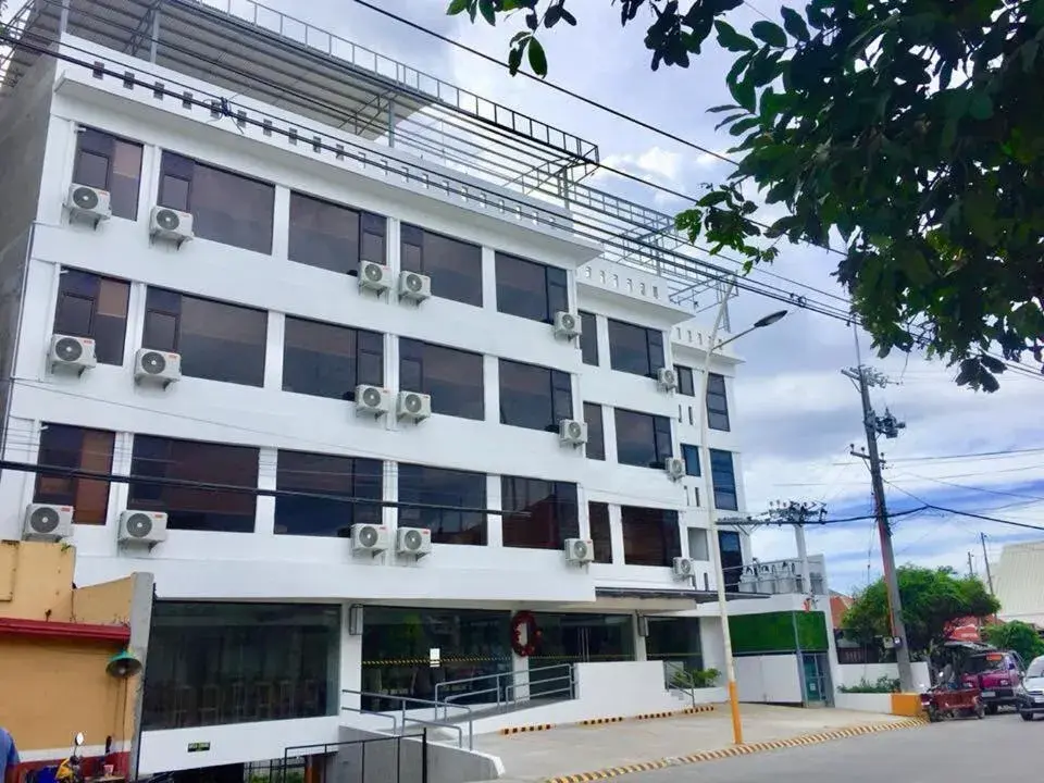 Property building in Travelbee Seaside Inn